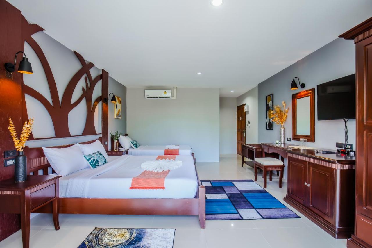 Time Out Hotel Patong Luaran gambar
