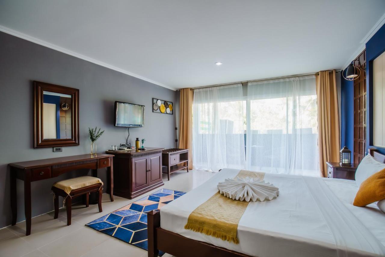 Time Out Hotel Patong Luaran gambar