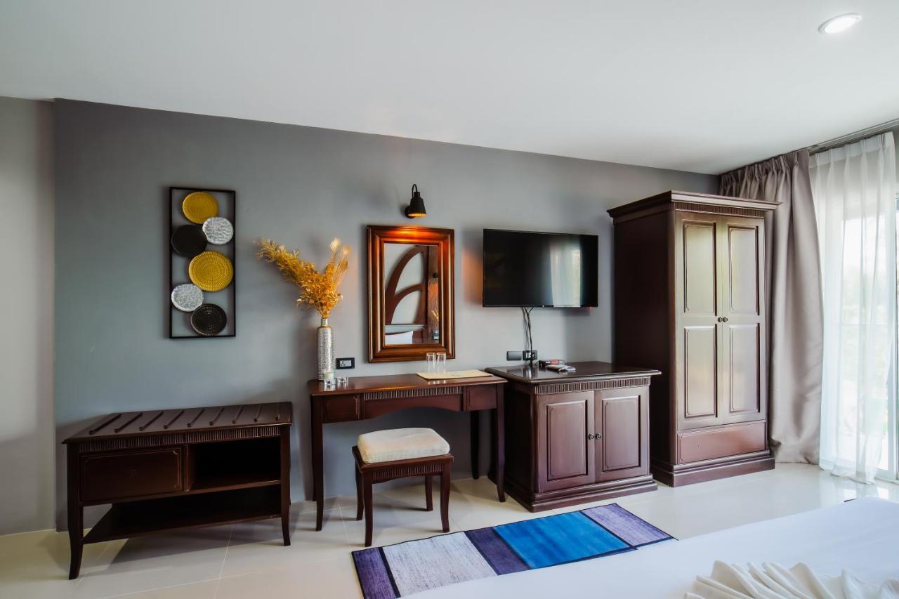 Time Out Hotel Patong Luaran gambar