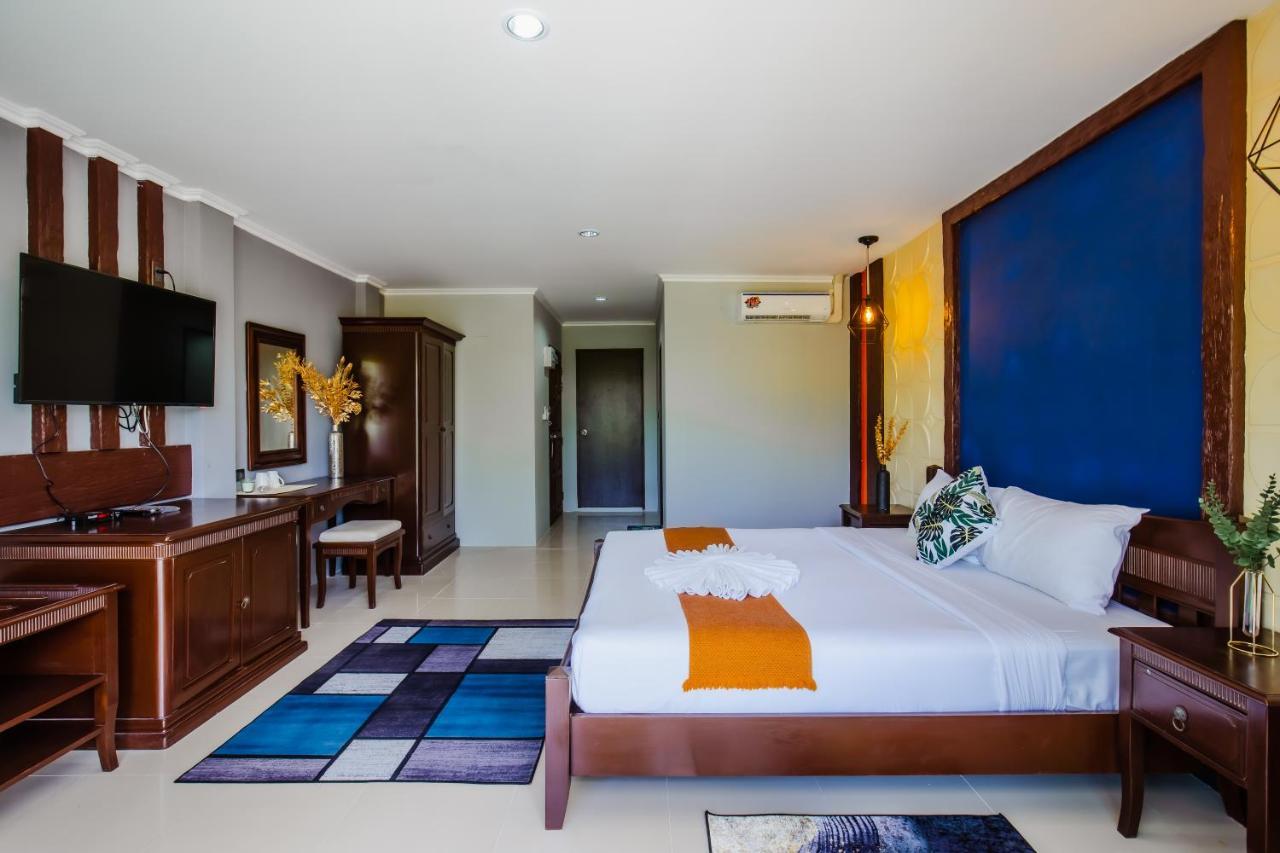 Time Out Hotel Patong Luaran gambar