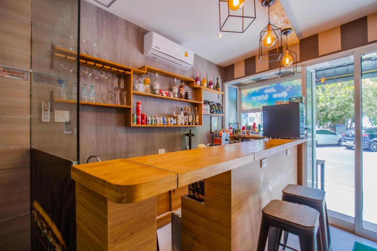 Time Out Hotel Patong Luaran gambar