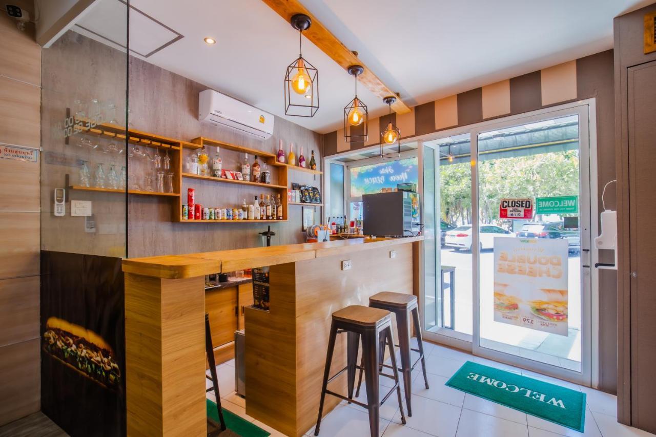 Time Out Hotel Patong Luaran gambar