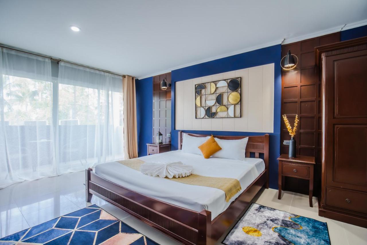 Time Out Hotel Patong Luaran gambar