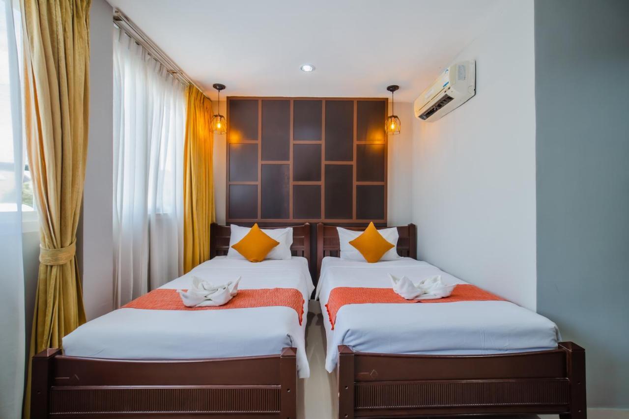 Time Out Hotel Patong Luaran gambar