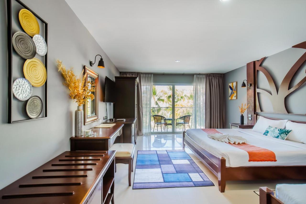 Time Out Hotel Patong Luaran gambar