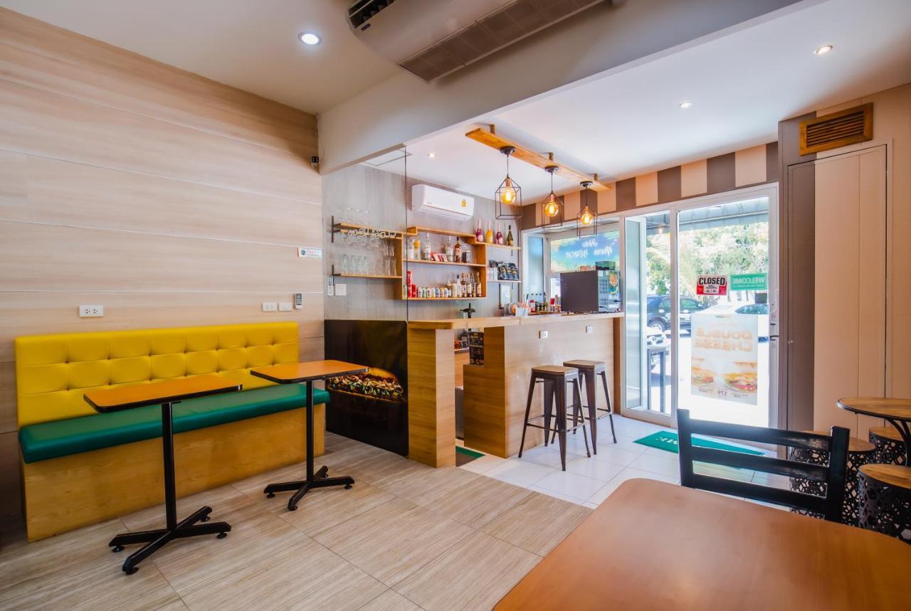 Time Out Hotel Patong Luaran gambar