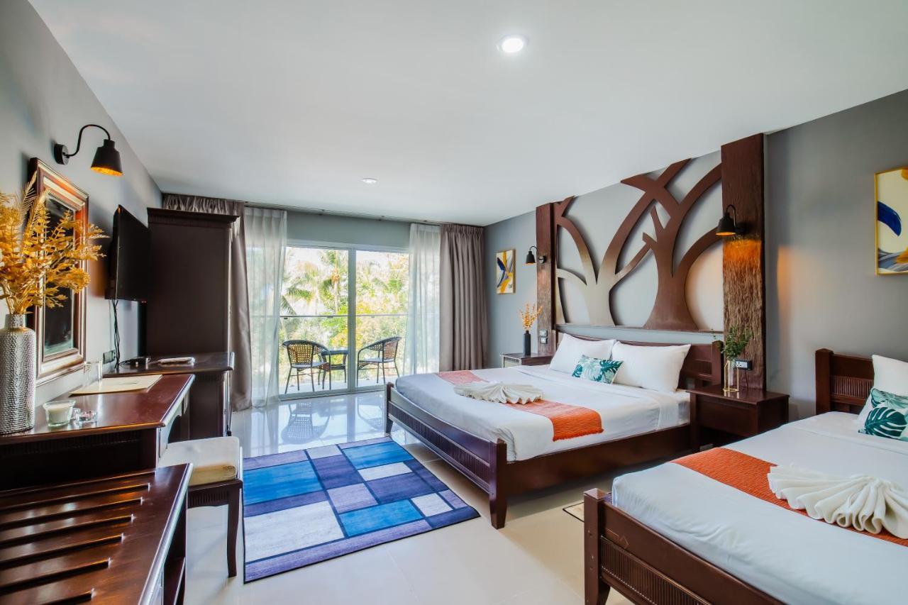Time Out Hotel Patong Luaran gambar