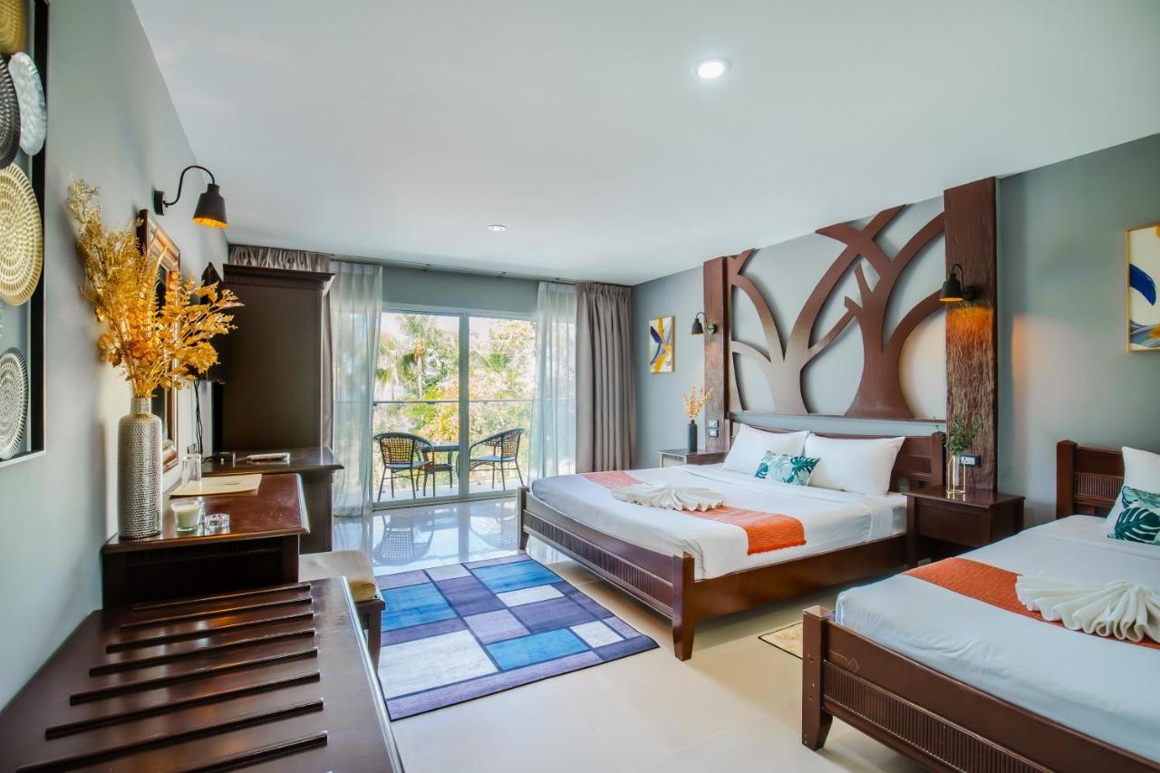 Time Out Hotel Patong Luaran gambar