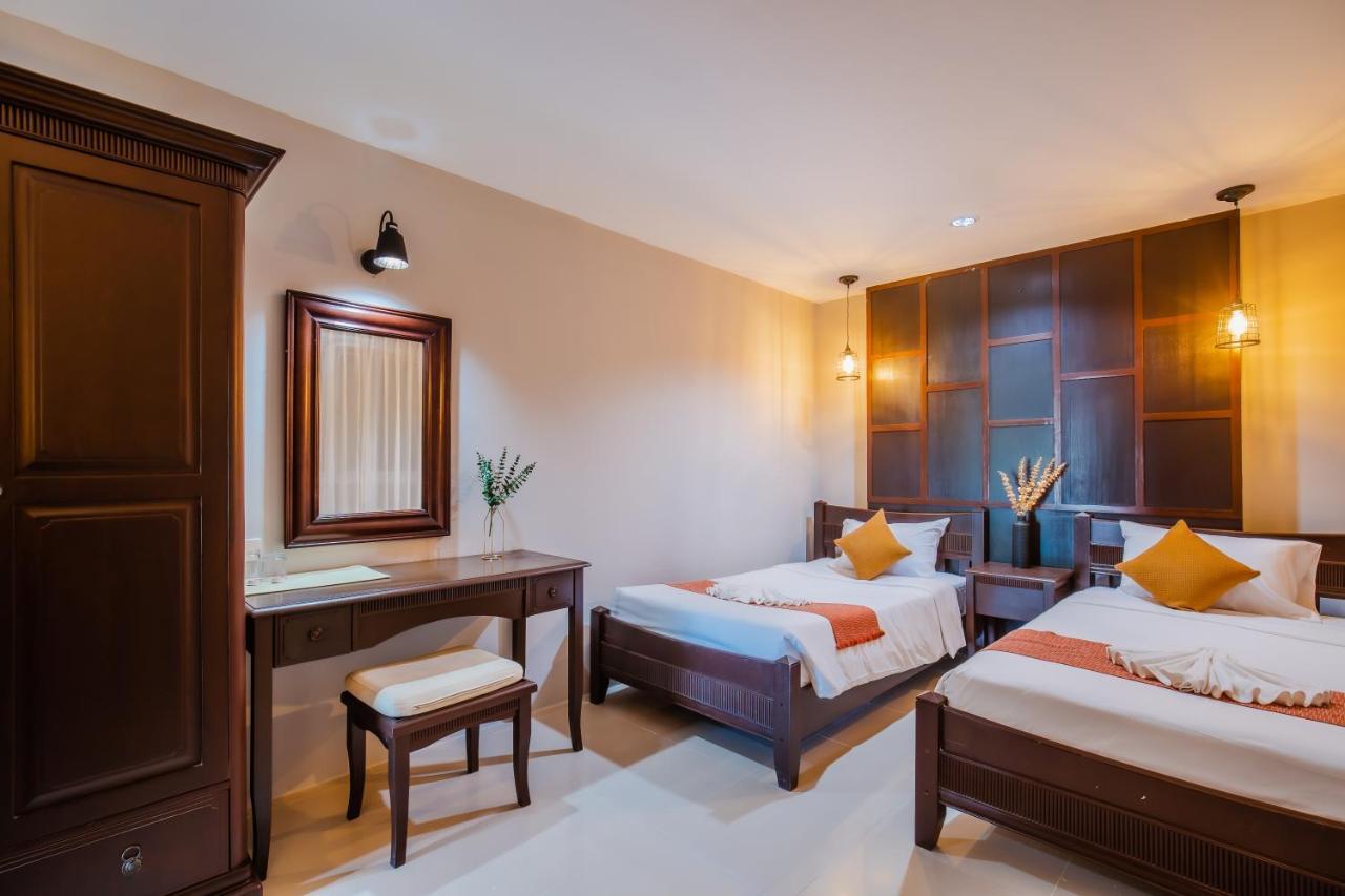 Time Out Hotel Patong Luaran gambar