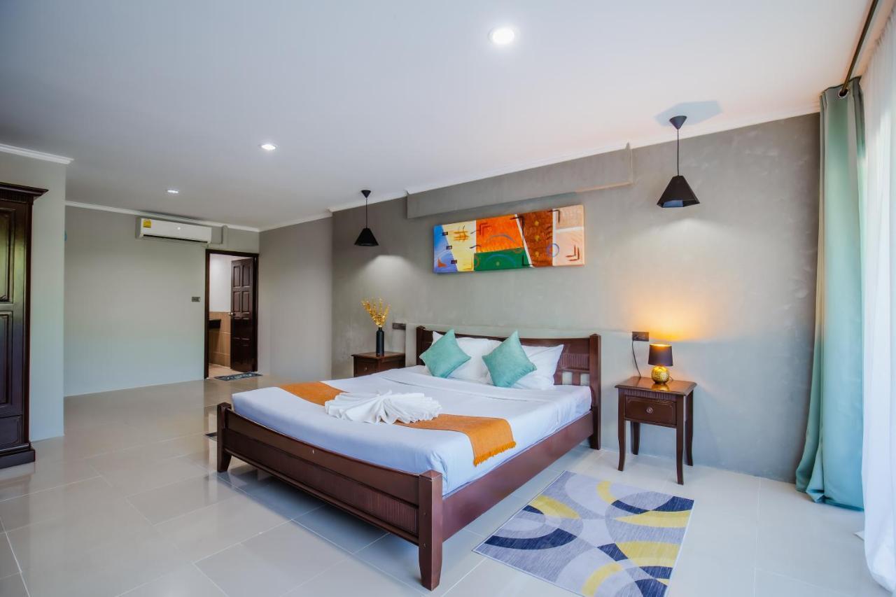 Time Out Hotel Patong Luaran gambar