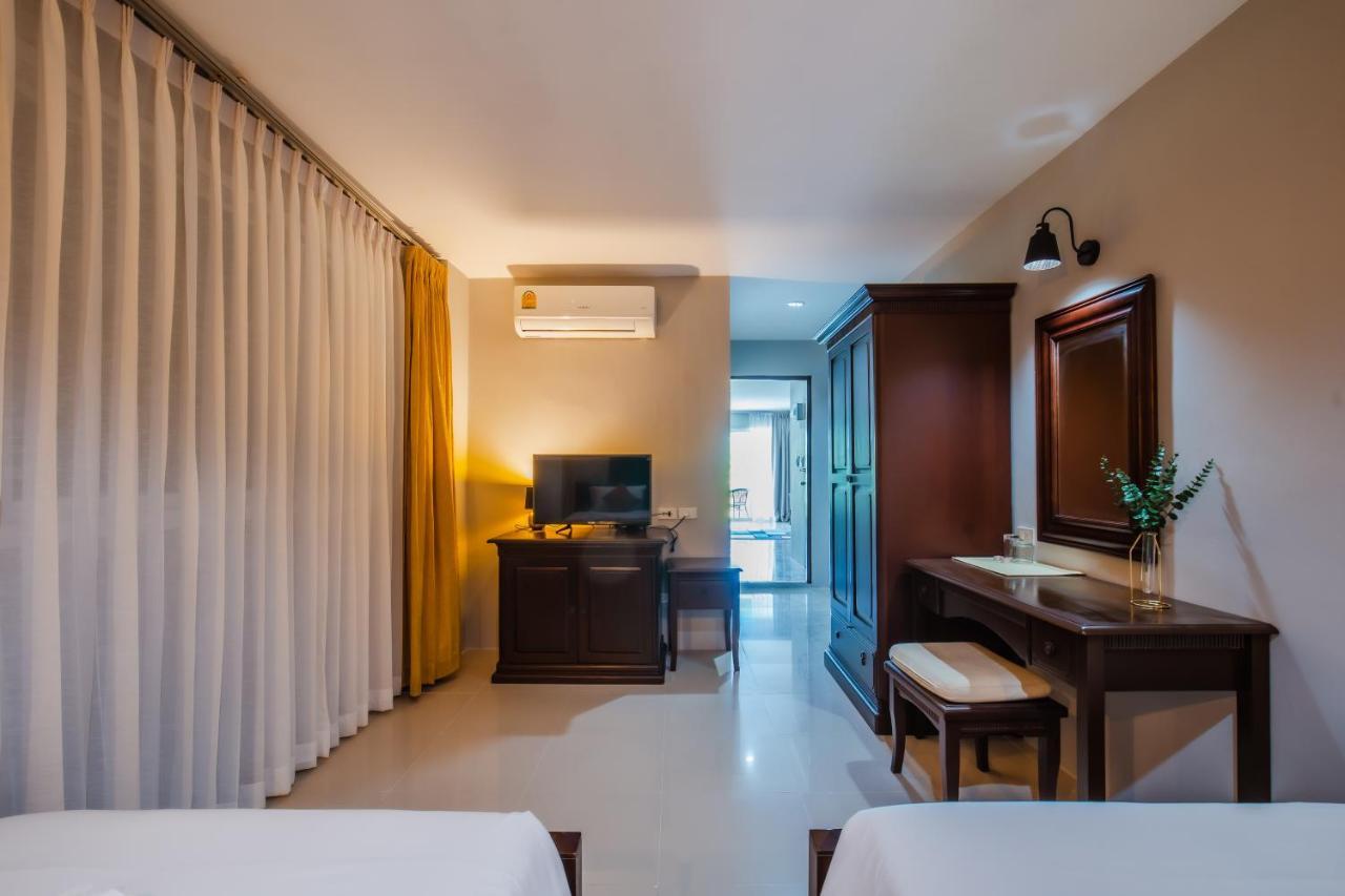Time Out Hotel Patong Luaran gambar