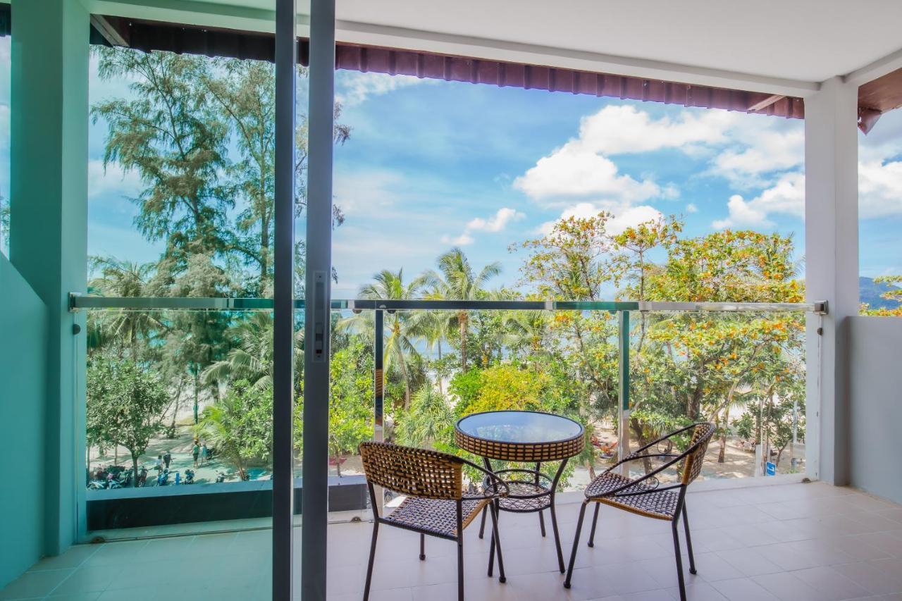 Time Out Hotel Patong Luaran gambar