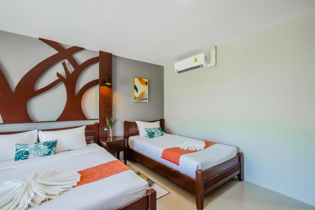 Time Out Hotel Patong Luaran gambar